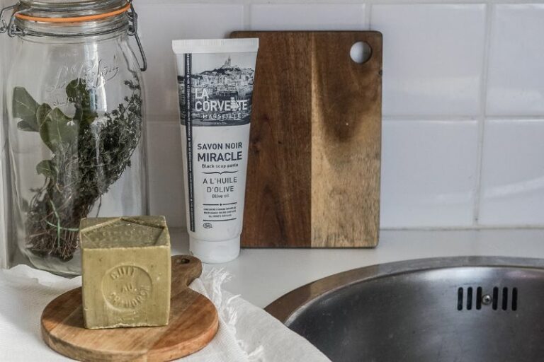 Fabriquer son liquide vaisselle au savon noir | La Corvette
